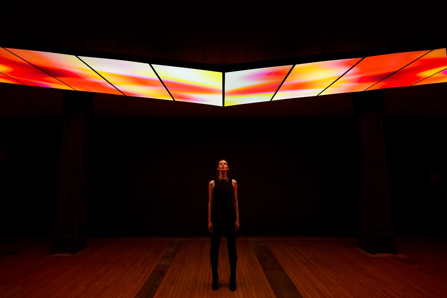Positioned above visitors’ heads, the skywalk showed an accumulation
of the space’s activity throughout the day, while the current
visitor watched their data merge with the whole.